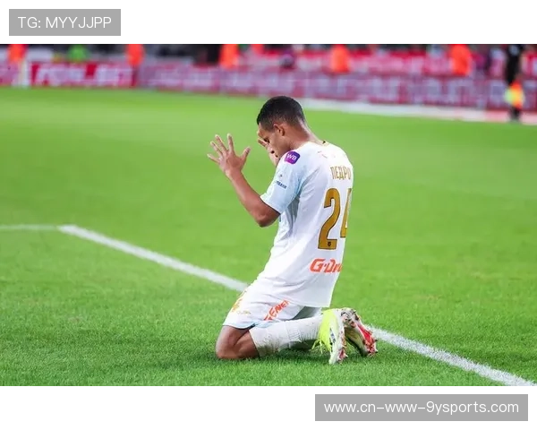 佩德里禁区内补射完成梅开二度